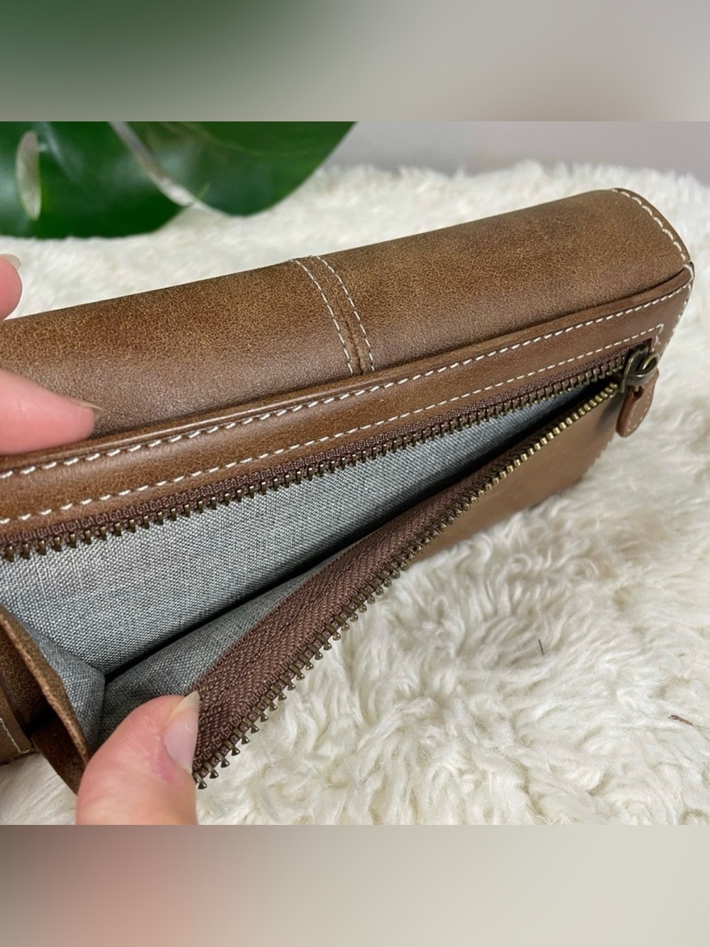 NWOT 🦫 Roots Tribe Large Fold Wallet - Picture 11 of 11